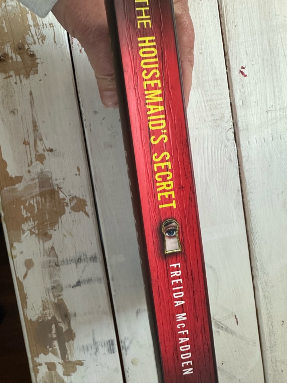 The Housemaid's Secret by Freida McFadden - Red Cover Thriller - Picture 4 of 6